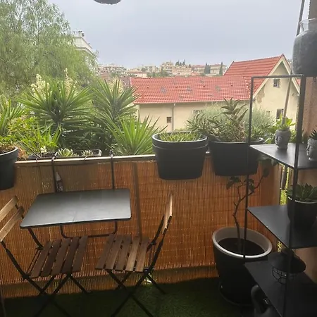ホームステイ Location De Privee Dans Prive, Jardins Et Parking Gratuit 1 Min To Tramway Et 9 Min De Centre-ville, Accessibilite A Plusieurs Transports