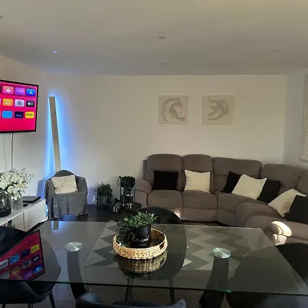 Location De Privee Dans Prive, Jardins Et Parking Gratuit 1 Min To Tramway Et 9 Min De Centre-ville, Accessibilite A Plusieurs Transports Homestay